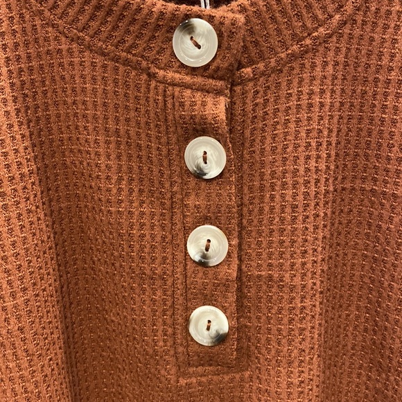 NWT Andree By Unit rust waffle top size medium - Picture 4 of 7